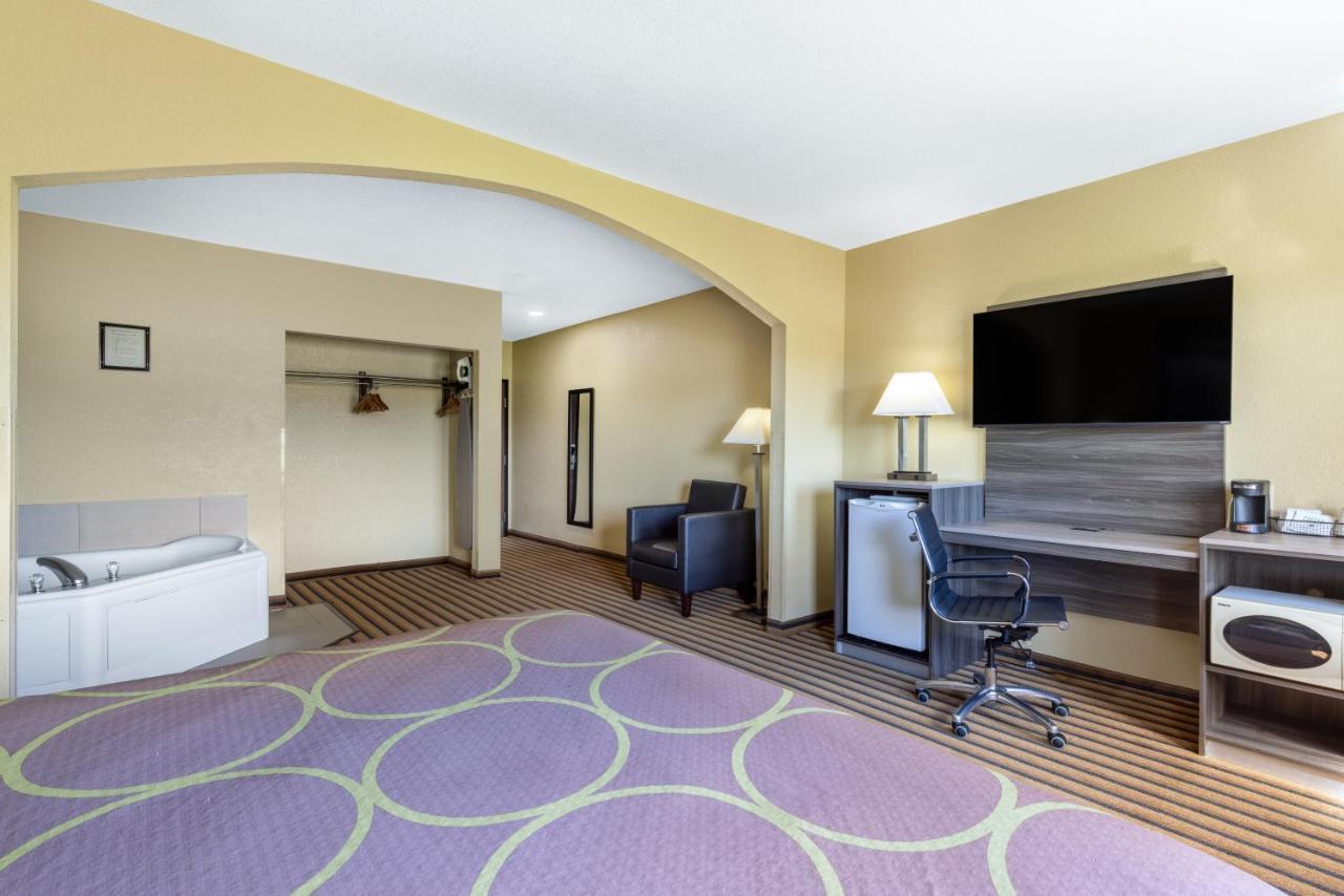 Super 8 By Wyndham Nixa/Springfield Area Hotel Exterior photo
